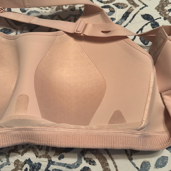 Lulu Seamless Pink Sports Bra - Picture 6 of 6